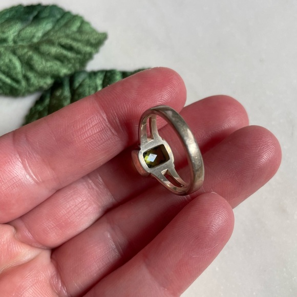 Bask | Silver Faceted Peridot Ring | 7 - Picture 12 of 14